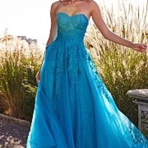 Jovani Gown JVN05811 strapless A Line blue/turquoise. Sz 6 . Altered to fit 5’2